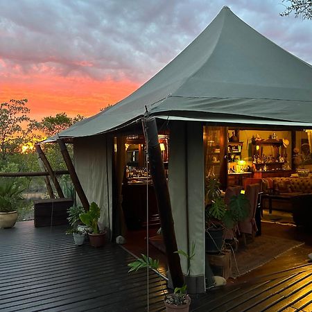 Out In Africa Wildlife Lodge Hammanskraal Exterior photo