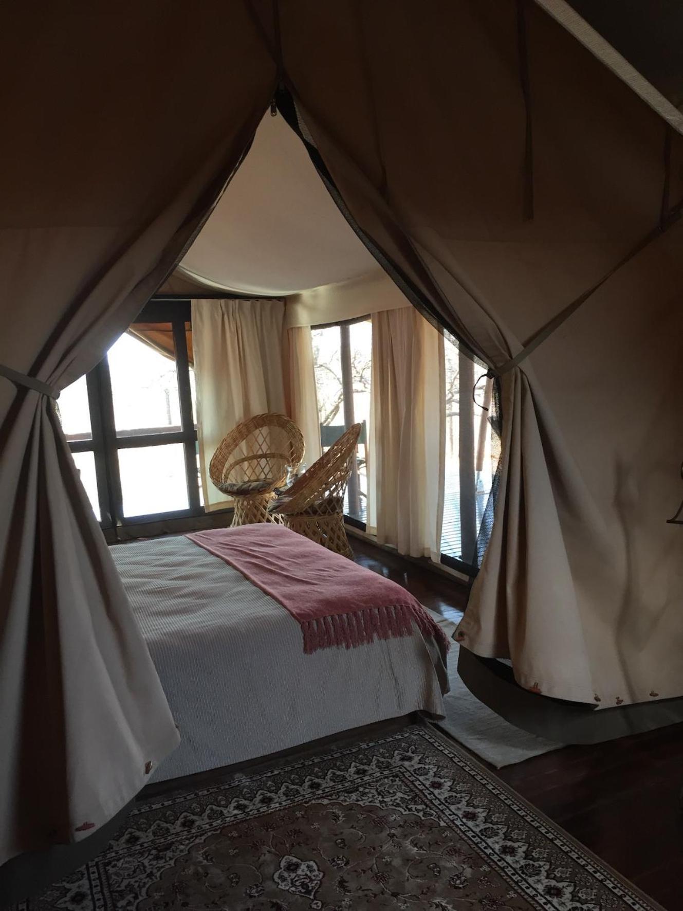 Out In Africa Wildlife Lodge Hammanskraal Exterior photo